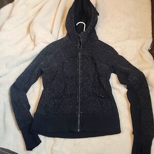 Rare lululemon hiver 2013 scuba hoodie with ribbon/distressed detail
